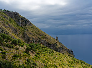 Profili sul Vallone Trarro con vista della Torre del Morrice.