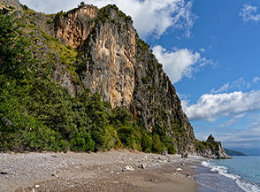 Paesaggio primordiale alla Spiaggia della Risima.