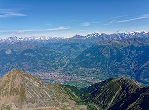 La città di Aosta vista dalla cima del Mont Emilius.