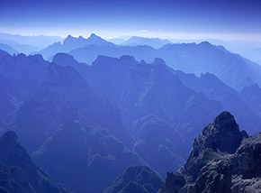 “Fantasmi” (dalla cima dello Schiara profili di monti, come fantasmi, verso Ovest).