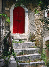 “La porta rossa” (fra i vicoli di Roccacaramanico).