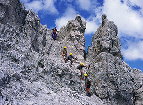 “Il trenino giallo” (sulla Ferrata C.Anselmi).