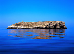 “L'iceberg” (l’isolotto di Lampione: iceberg alla deriva fra cielo e mare).