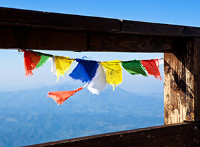“Lascerò che il vento sferzi i miei ricordi, spegnerà i più deboli ravviverà i più forti“ (Rifugio Franchetti, Gran Sasso).