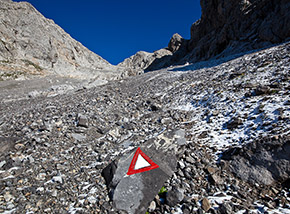 “Traversata Carnica“ (il simbolo dell’alta via nel Canalone Sud del Monte Coglians).