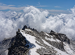 La Cresta Sud-Est di Cima Presanella ripresa dalla vetta.