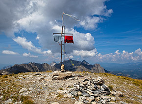 Croce di vetta sul Monte Sumbra.