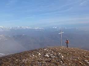 In cima al Monte la Speluca avvolti da una leggera foschia.