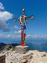 Croce di vetta a Cima Carega.