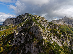 Sicuramente uno dei paesaggi più spettacolari del PNALM: la cresta di Balzo della Chiesa ripreso dal Tre Mortari Centrale.