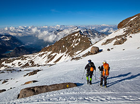 Sui bellissimi pendii nevosi che sotto il Rifugio Città di Mantova calano verso il Vallone di Endre.