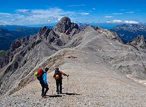 Sulla Cresta Sud-Ovest di Cima Ombretola con vista sulla prominente Cima dell’Uomo.