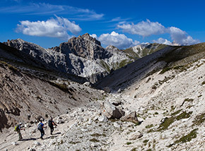 Nel selvaggio solco centrale che si sviluppa dall’Anfiteatro Ovest del Prena.