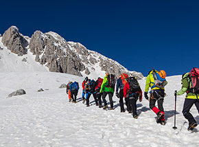 “100 colori“ (gruppo Alta Quota in cammino alle pendici del Versante Est del Terminillo).