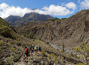 L’alto corso de la Rivière des Galets con vista sulle punte di les Salazes alla testa del grande circo vulcanico.