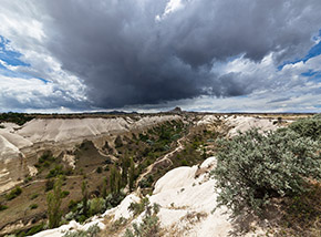 Panorama sulla White Valley con Uchisar all’orizzonte.