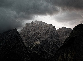 Temporale in Val Saisera con il Jôf Fuart sullo sfondo.
