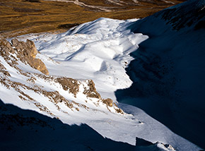 Uno dei profondi circhi glaciali che si sviluppano sul versante settentrionale del Monte della Scindarella.