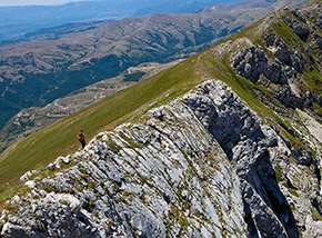 Sul filo della bellissima cresta che collega Cima di Iaccio del Vaduccio con Pizzo di Camarda con vista sulla Valle del Vasto.