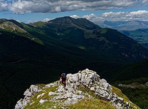 Sulla ripida Cresta Nord dell’Ortara.