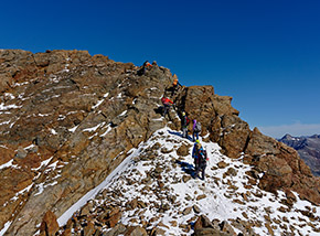 “Fila indiana“ sulla Cresta Est di Cima Cevedale.