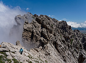Sul sentiero del Centenario verso il Monte Infornace, il tratto più aspro e selvaggio della traversata di cresta.