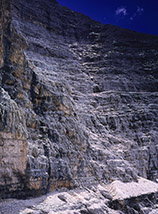 Anfiteatro della Parete Ovest della Tofana di Rozes, dove si snoda il tratto più impegnativo della via ferrata Lipella.