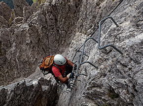 Passaggio chiave della Ferrata Dino Buzzati (variante alla spaccatura del percorso originario).