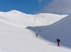 La glaciale Valle Lunga si apre di fronte a noi.