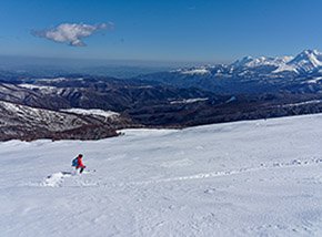“A ognuno il suo“ (scendendo su un vergine manto di neve allo Iaccio Tondo).