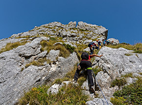 Rimontando lo Spigolo Sud del Cimone di Santa Colomba.