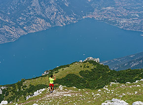 Strepitoso affaccio sul Lago di Garda dall’Altissimo di Nago.