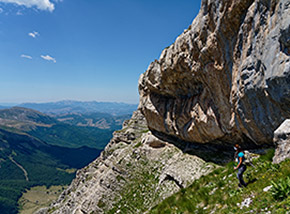Un ultimo sguardo verso la Grotta del Capraro: sorprendente rifugio dei pastori di un tempo.
