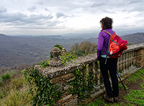 “Ultima fermata“ (belvedere al centro storico di Chia).