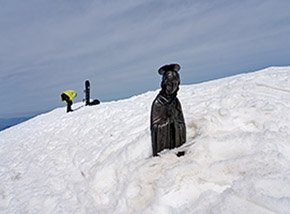 “La Madonnina e lo snowboarder“ (Monte Velino).