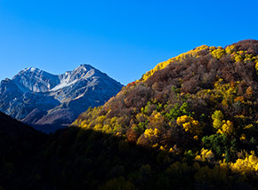 Il cielo, l’Autunno e Pizzo d’Intermesoli (da Pietracamela).