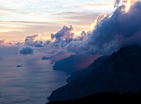 “Preludio al tramonto“ (nuvole sulla Costiera verso Punta Campanella).