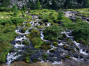 Cascatelle sotto il Lago Verde all’Alpe di Fanes Piccola.