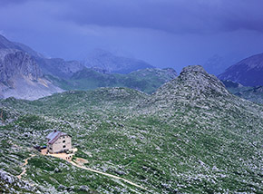 Il Rifugio Biella dalla Forcella Porta sora ‘l Forn .