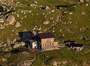 Rifugio Roda de Vael alla Sella del Ciampac o Ciampaz.