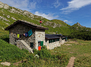 Il Bivacco del Lago Nero.