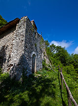 L’Eremo di S.Leonardo sul fianco della montagna che sovrasta Sgurgola.
