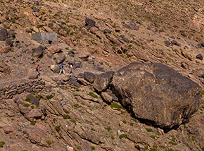 Un tratto di mulattiera nei pressi del villaggio di Tacheddirt.