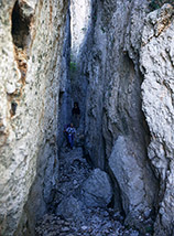La stretta e sinuosa gola sotto Cuile Piddi.