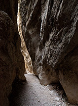 Gioco di chiaro-scuri nelle Gole di San Martino.