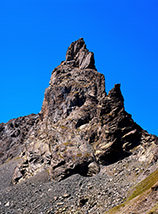 Lo splendido campanile roccioso di Rocca della Niera.