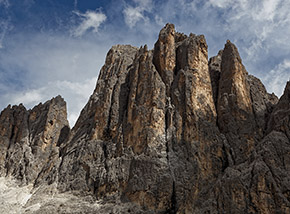 Cima Canali con i suoi colossali pilastri occidentali ripresa dal Rifugio Pradidali.