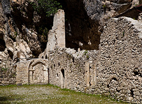 Scorcio dei ruderi del Monastero di S.Martino in Valle, anche chiamato Monastero Sepolto.