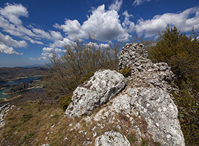 Ruderi della piccola torre posta all’apice dell’antico borgo di Mirandella.