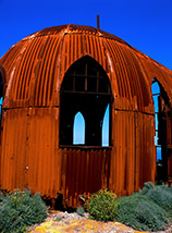 Il Semaforo sulla cima del Monte Arpagna: arrugginita testimonianza di quella che fù una stazione metereologica della marina militare.